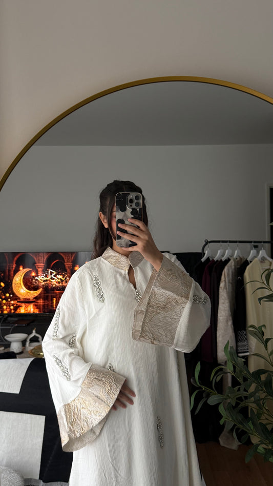 ABAYA PREMIUM ORNÉ DE CRISTAUX ET EMPIÈCEMENT BROCARD