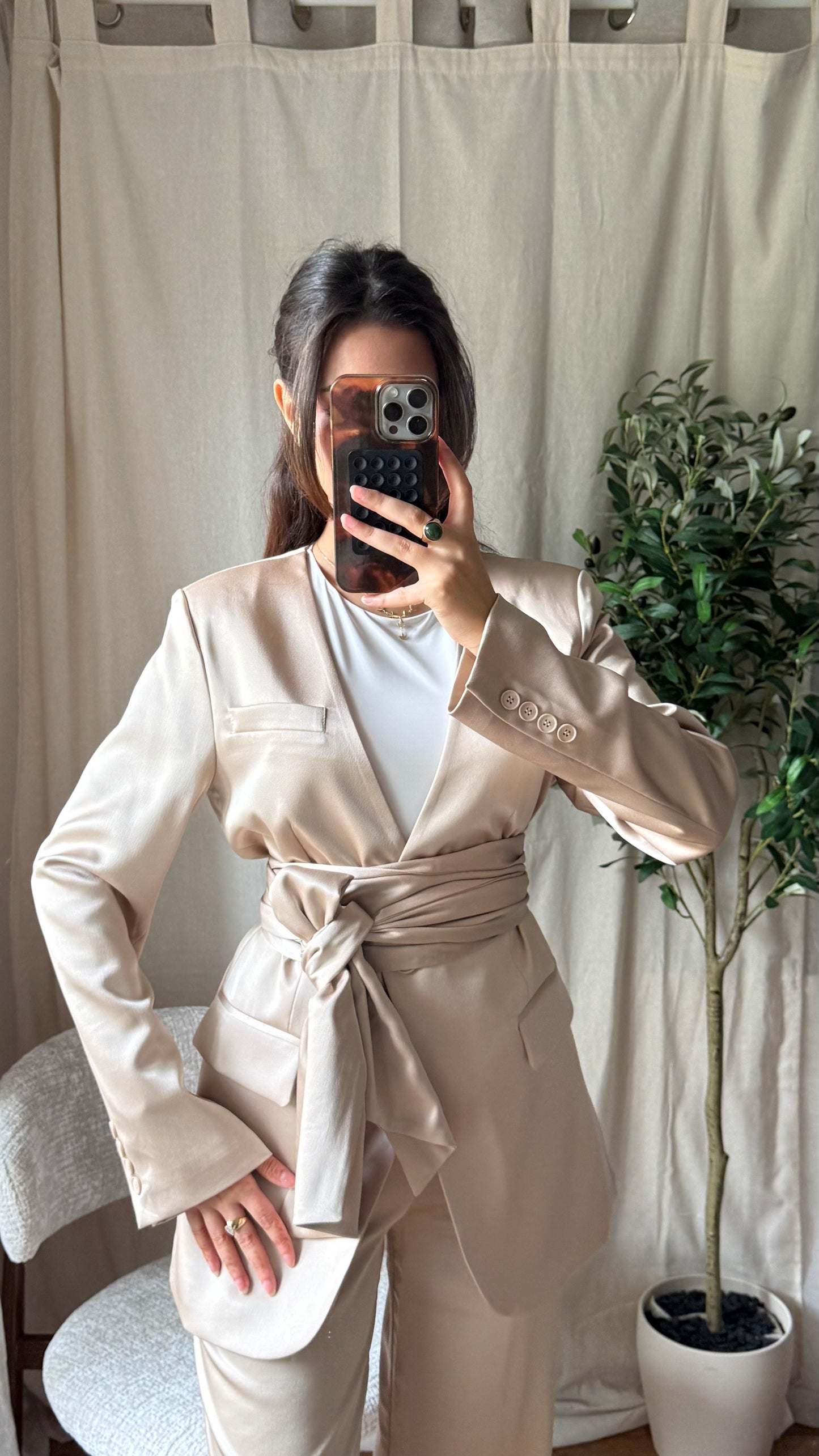 Tailleur Premium Beige Satiné – Blazer & Pantalon & Ceinture