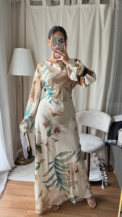 Robe marron effet lin à fleurs nouée dans le dos