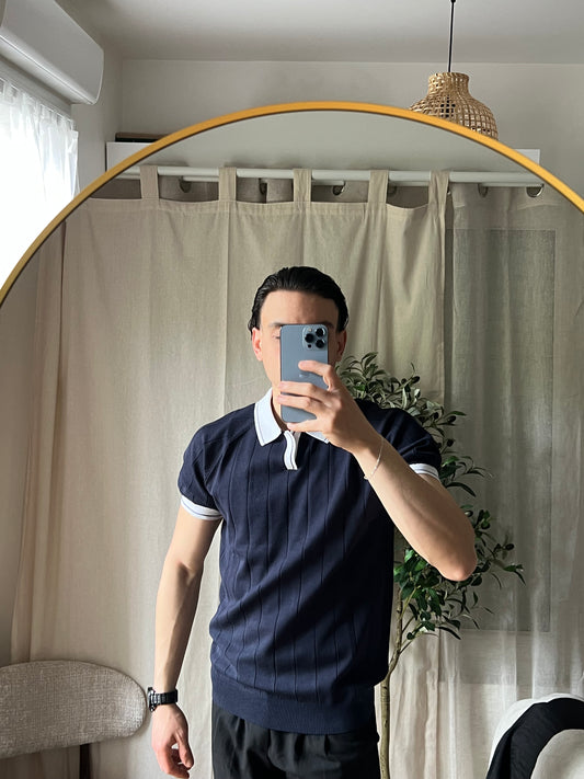 Polo bleu marine col blanc – Élégance contrastée (Copie)