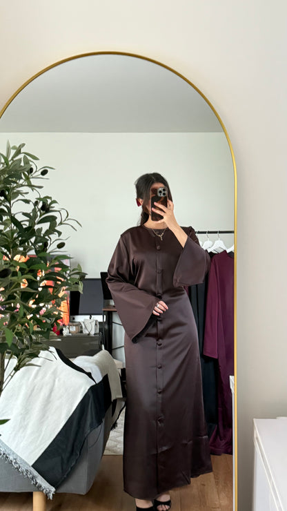 ROBE LONGUE SATINÉE À BOUTONS ET DOS LACÉ