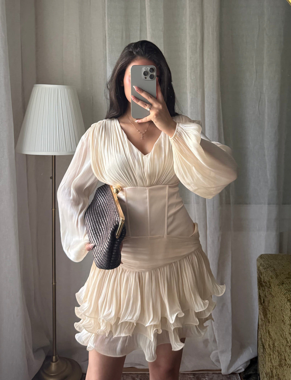 Robe Alya 🦢 Courte Plissée Écru – Taille Corset & Volants