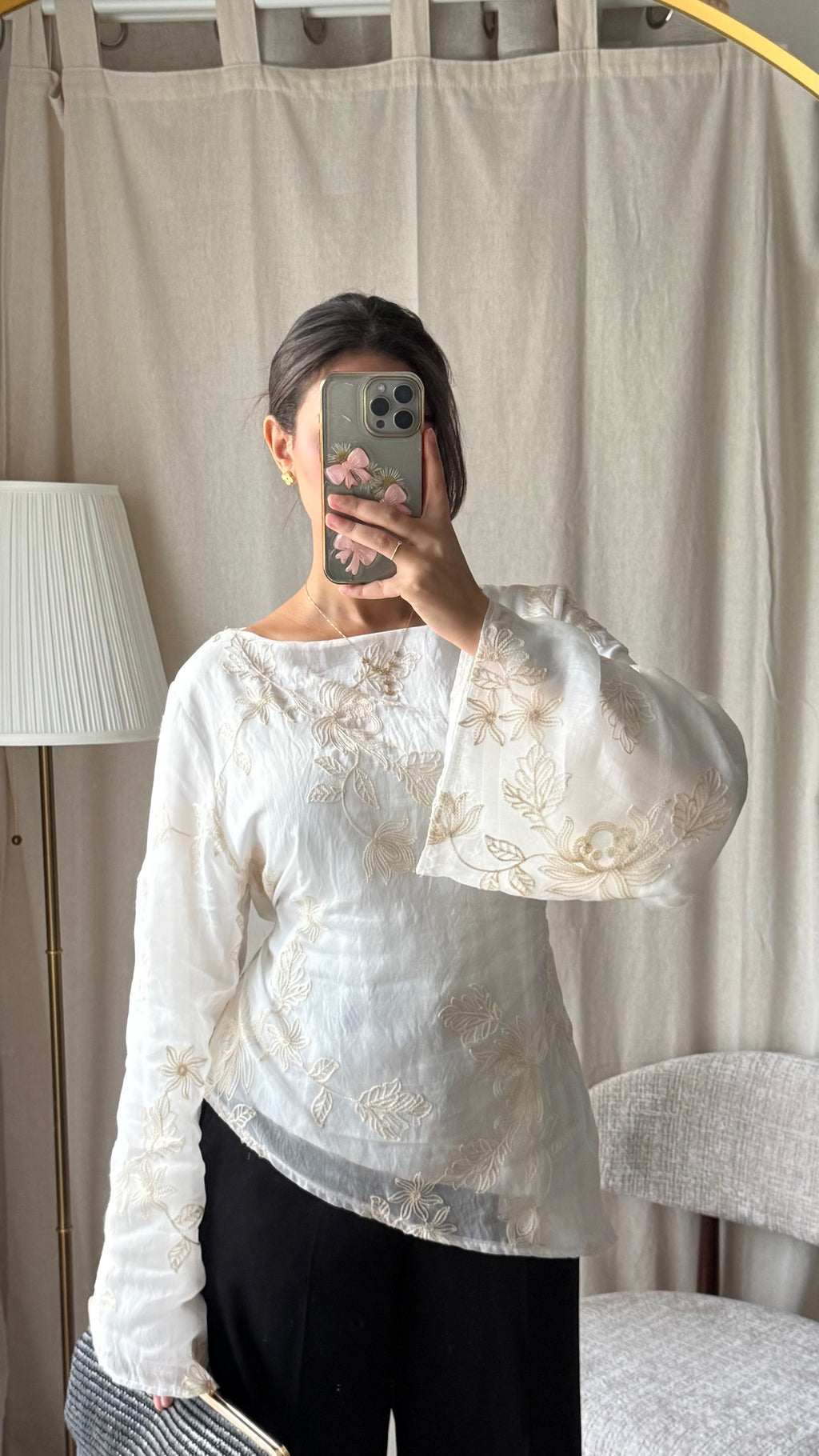 Blouse brodée à nouer dans le dos