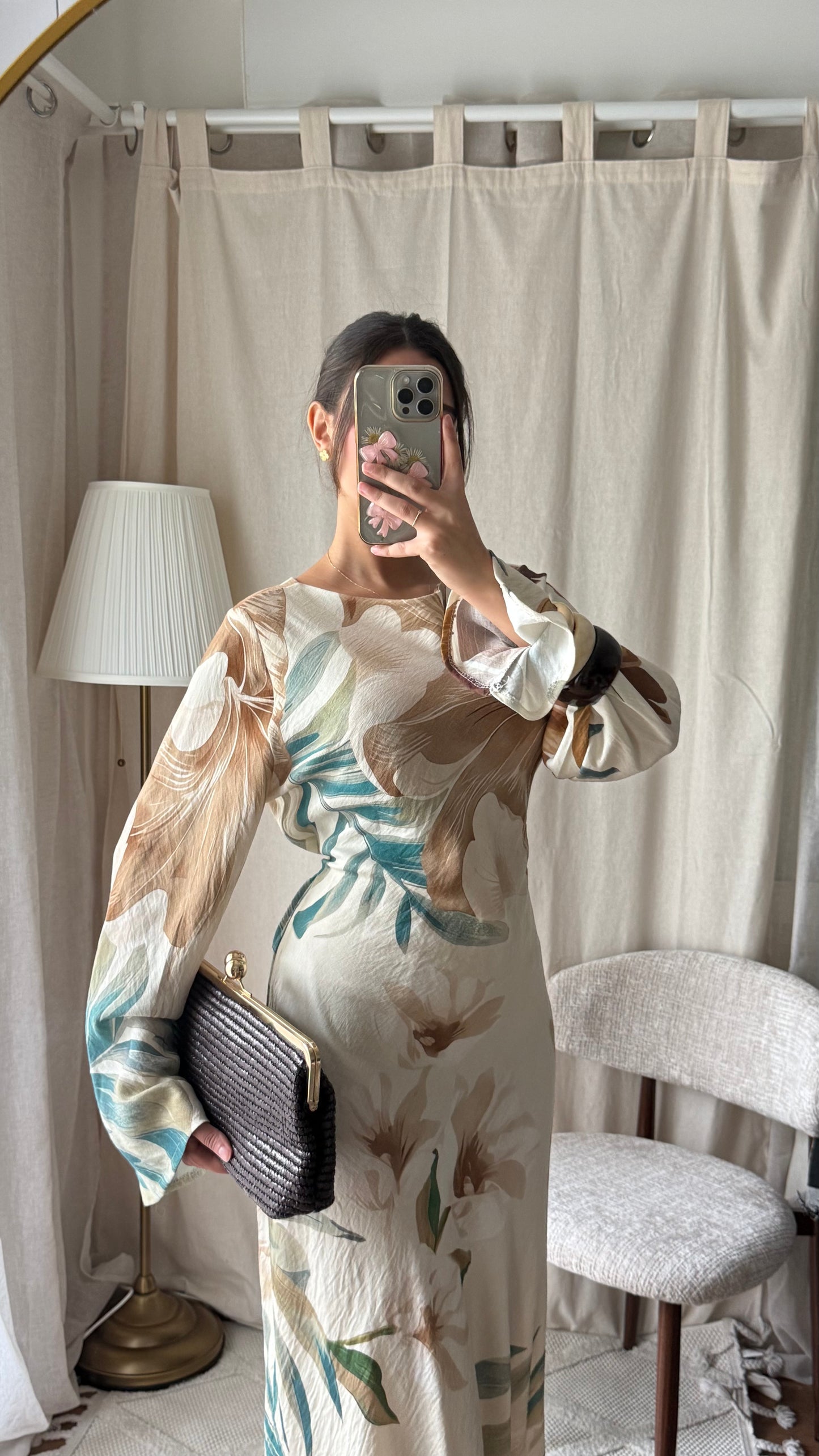 Robe marron effet lin à fleurs nouée dans le dos