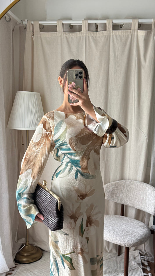 Robe marron effet lin à fleurs nouée dans le dos