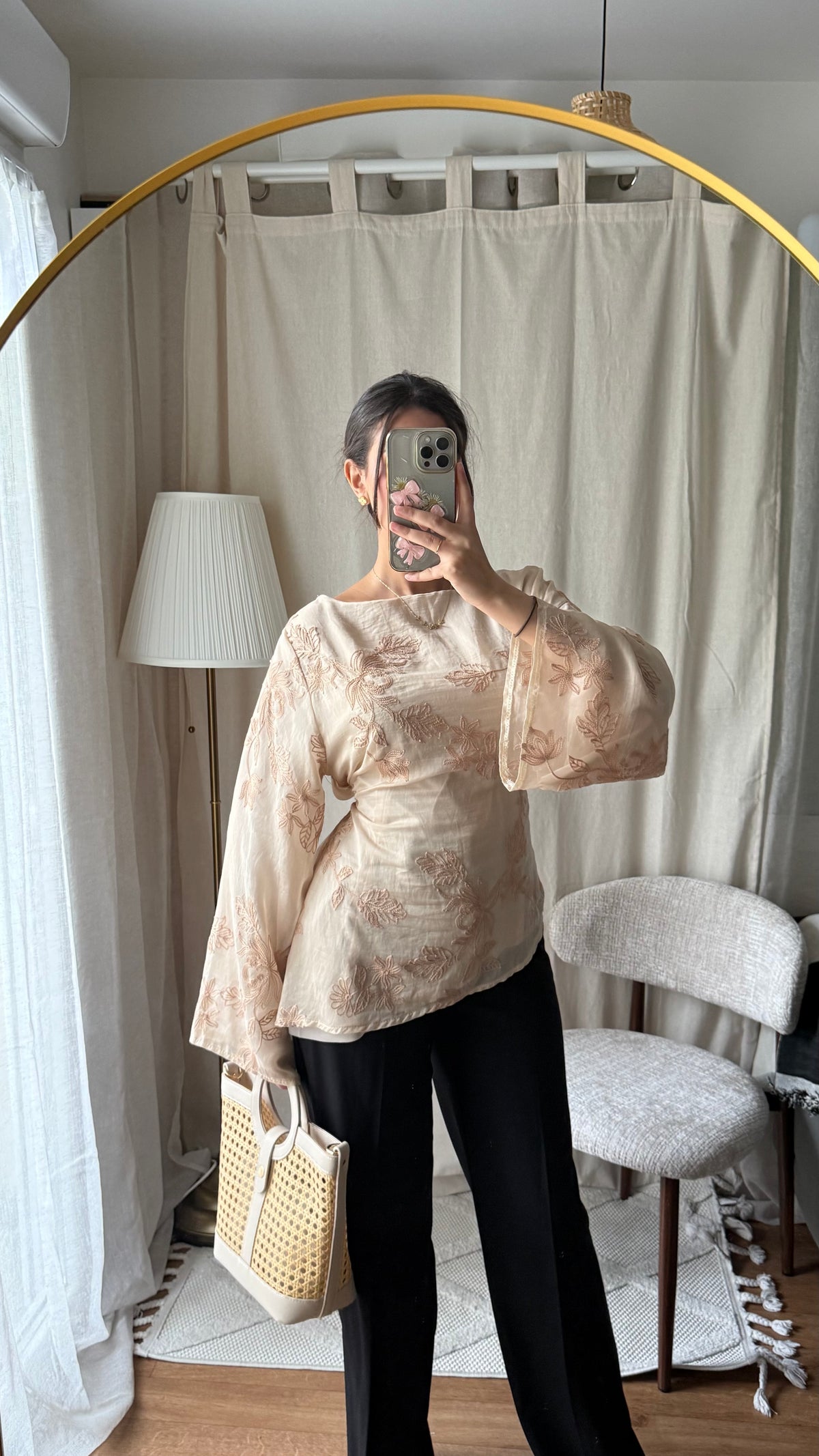 Blouse brodée à nouer dans le dos
