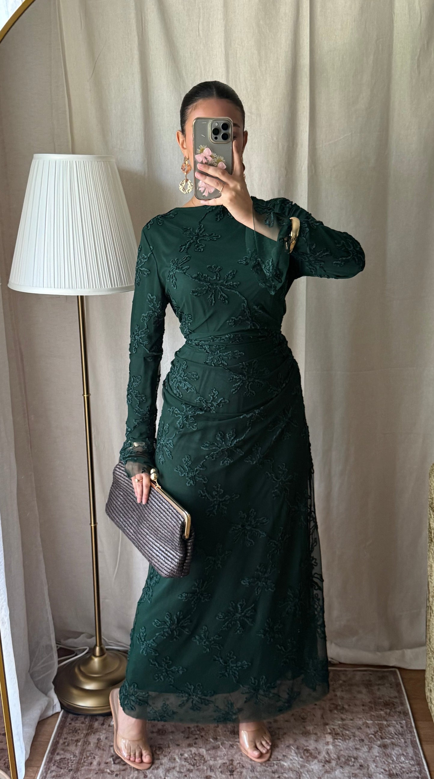Robe kaki longue en tulle doublé à motifs brodés