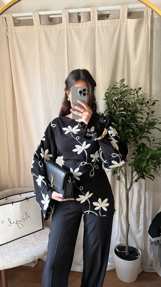 Blouse brodée asymétrique Flora/ noir