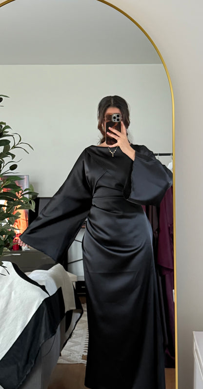 ROBE LONGUE EN SATIN DRAPÉ À NOUER DANS LE DOS