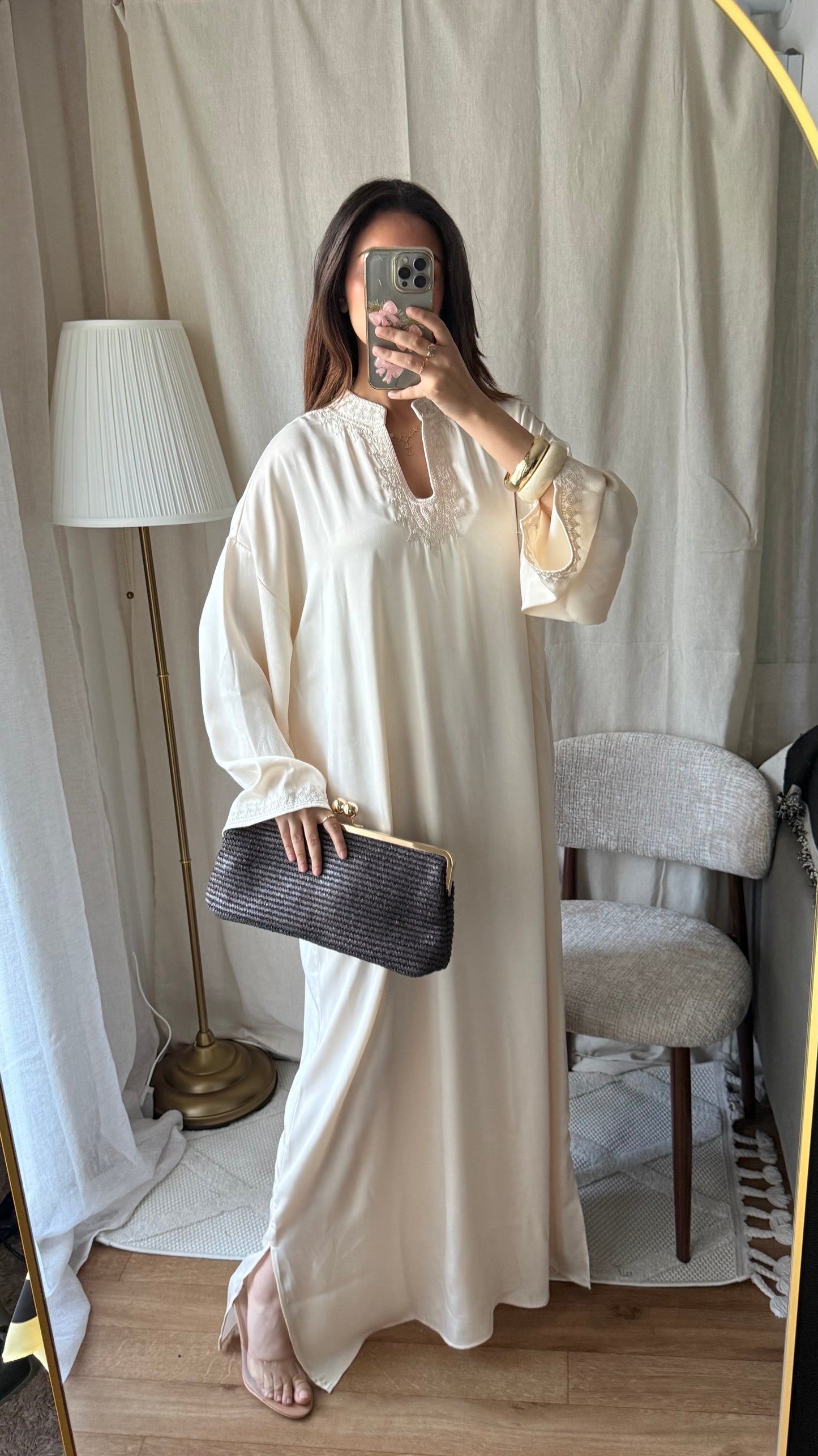 Robe longue beige crème brodée style oriental chic
