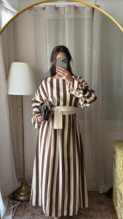 Robe effet lin à rayures avec ceinture large