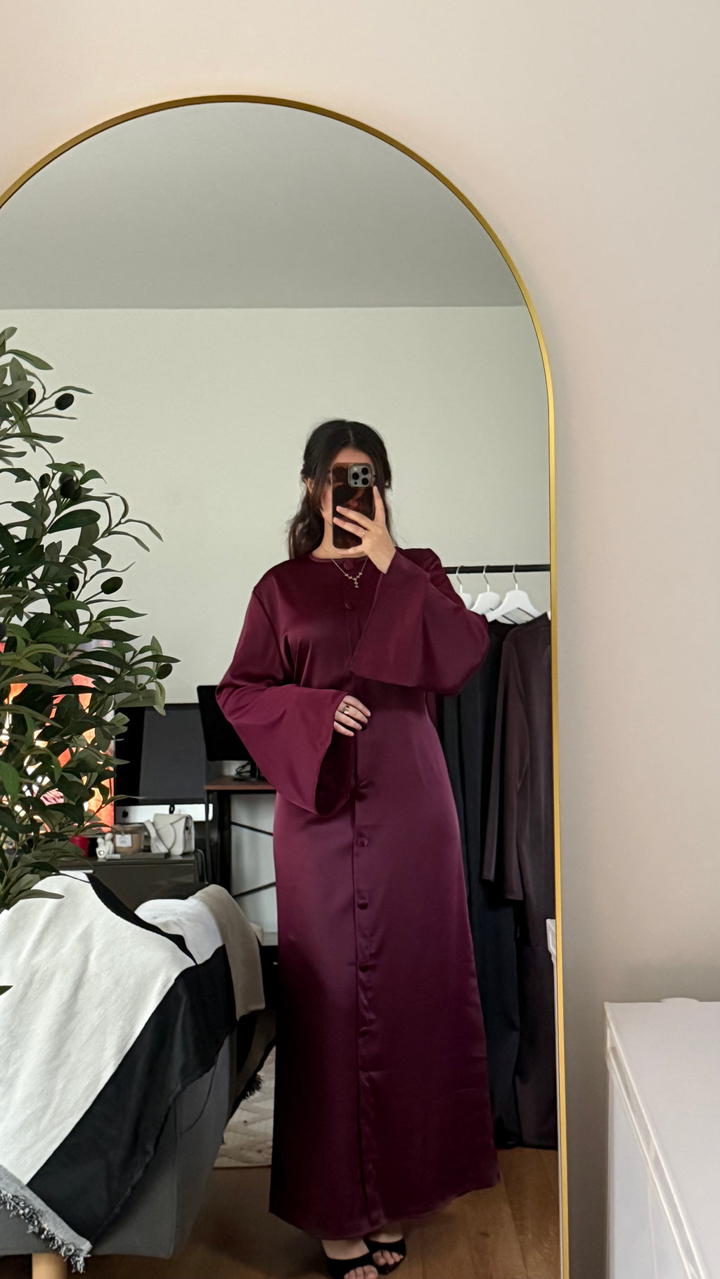 Robe longue satinée prune Azayel