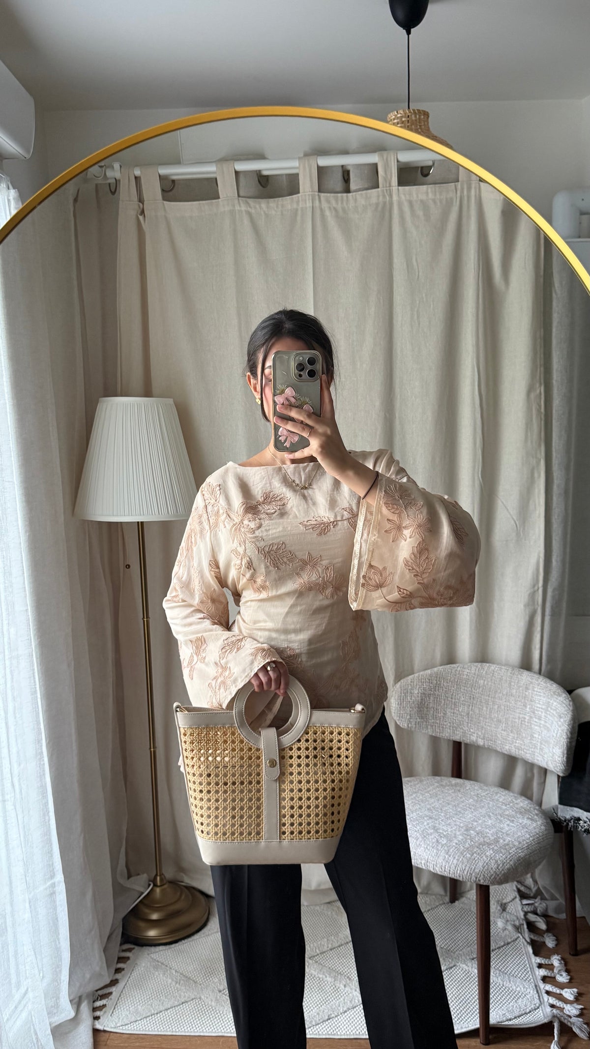 Blouse brodée à nouer dans le dos