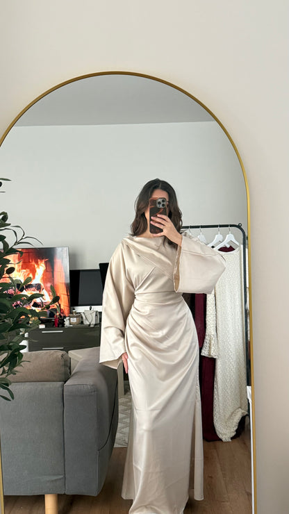 ROBE LONGUE EN SATIN DRAPÉ À NOUER DANS LE DOS