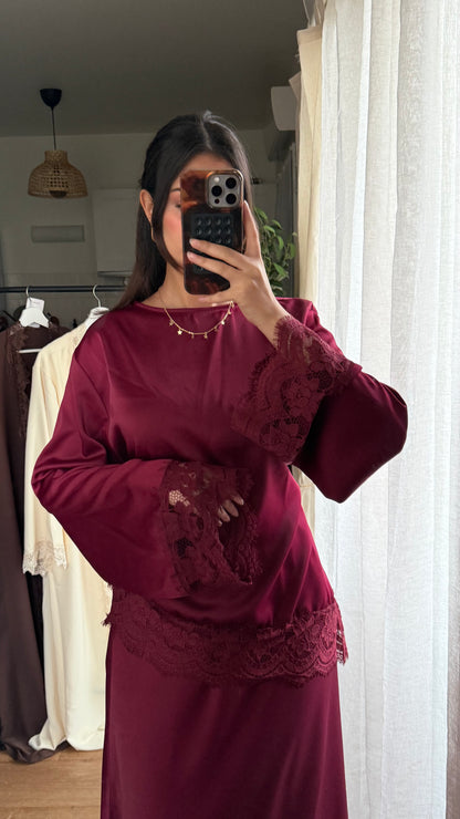 ENSEMBLE TUNIQUE ASYMÉTRIQUE ET JUPE LONGUE À BORDURES EN DENTELLE