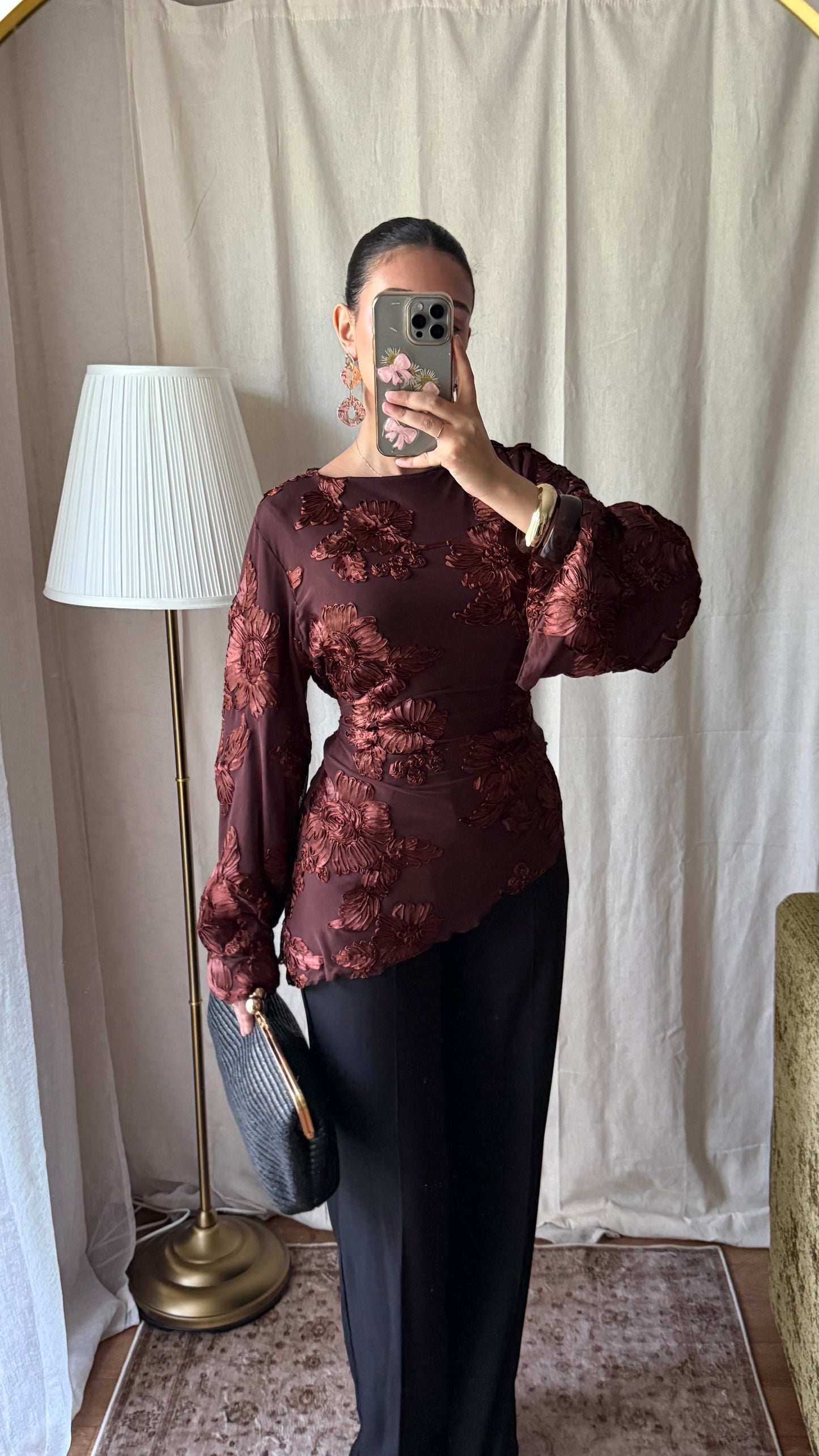 Blouse marron brodée à nouer dans le dos