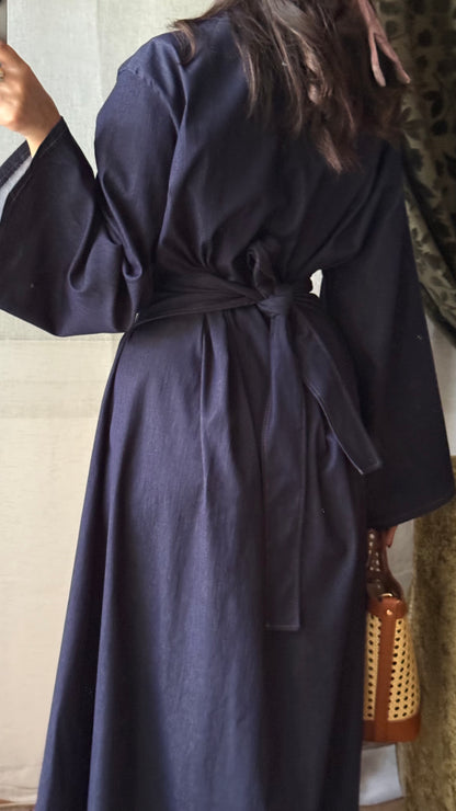 Robe longue col montant en jeans à nouer dans le dos