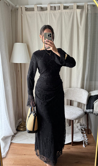 Robe longue en tulle doublé à motifs brodés noire