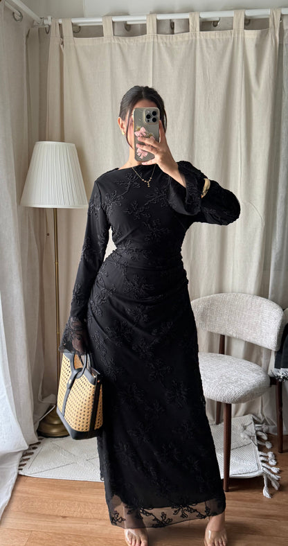 Robe longue en tulle doublé à motifs brodés noire