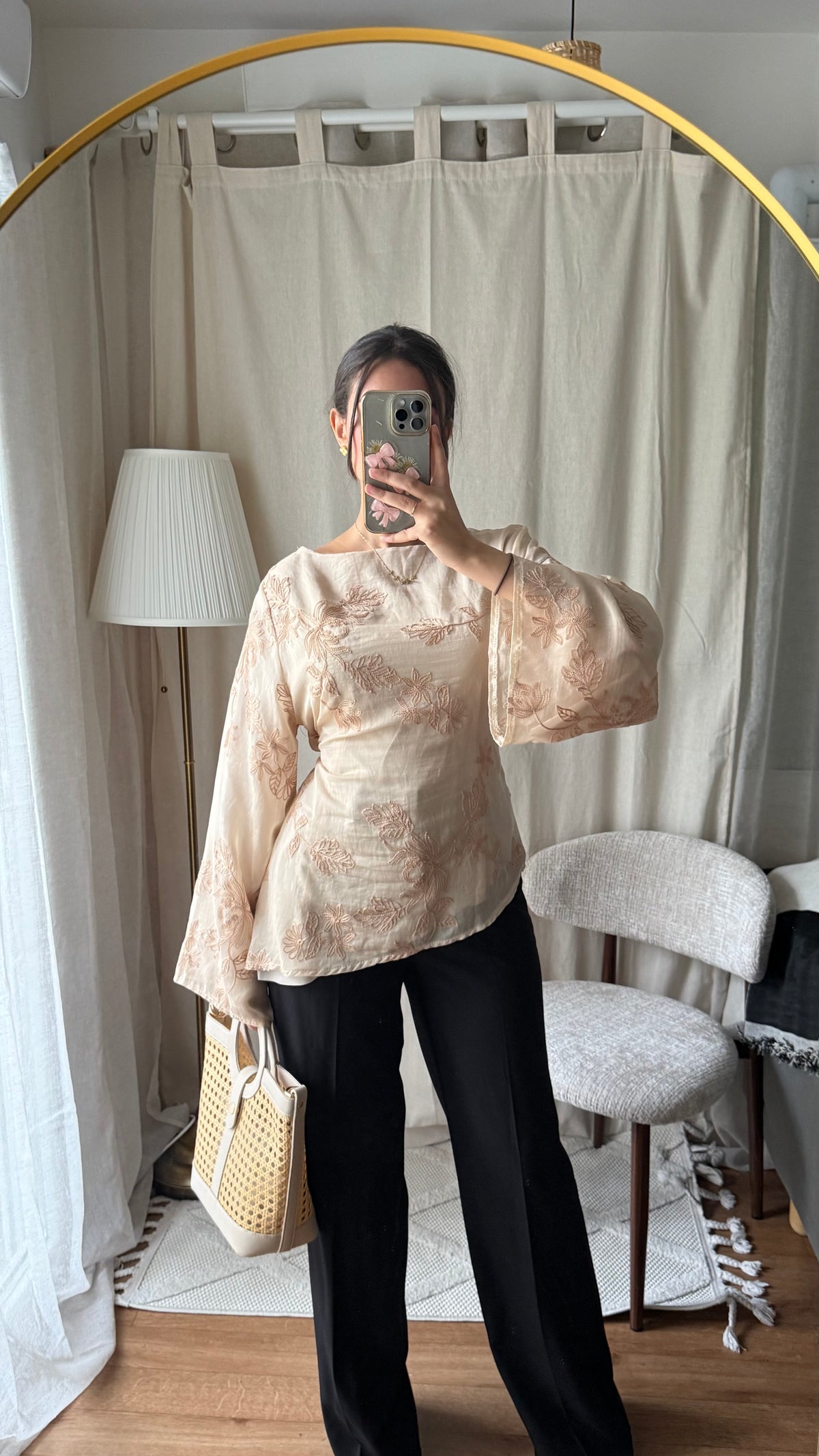 Blouse brodée à nouer dans le dos