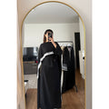 ROBE LONGUE AJUSTÉE À BORDURES EN DENTELLE SUR LA CAPE