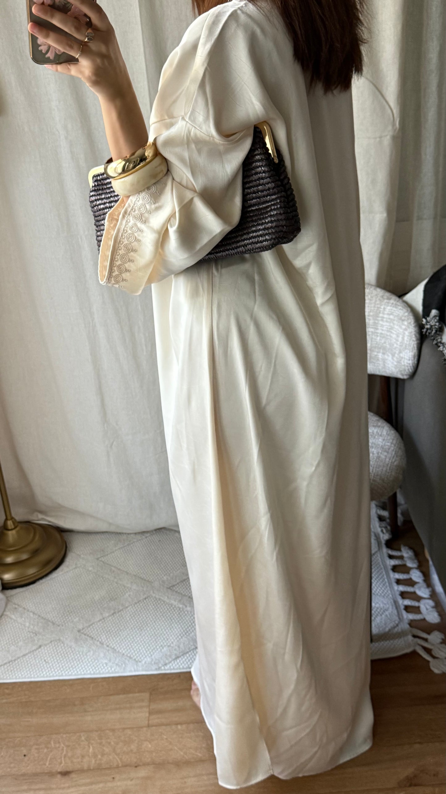 Robe longue beige crème brodée style oriental chic