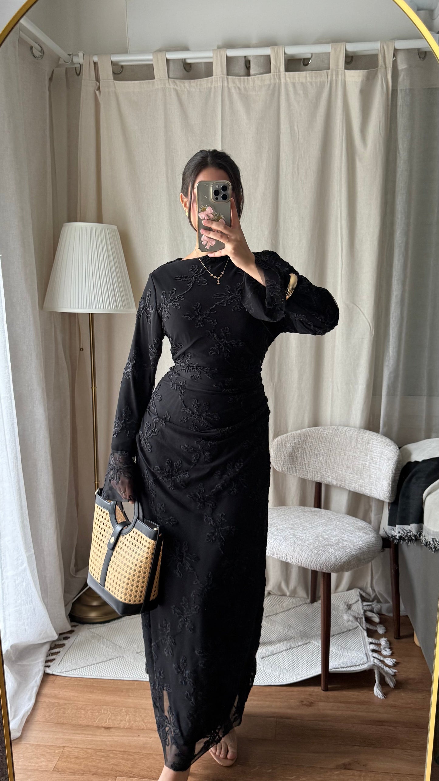 Robe longue en tulle doublé à motifs brodés noire