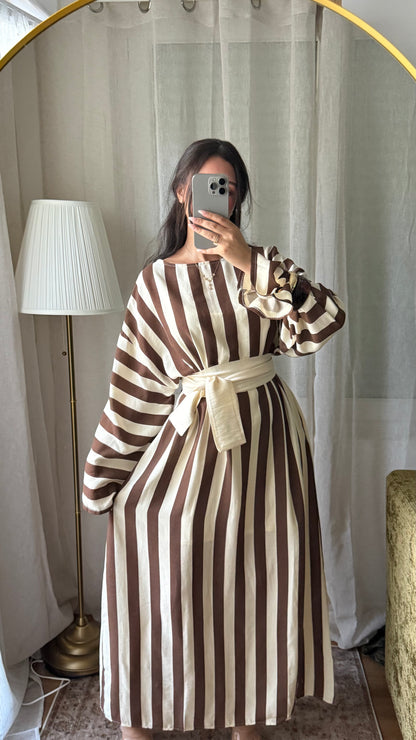 Robe effet lin à rayures avec ceinture large