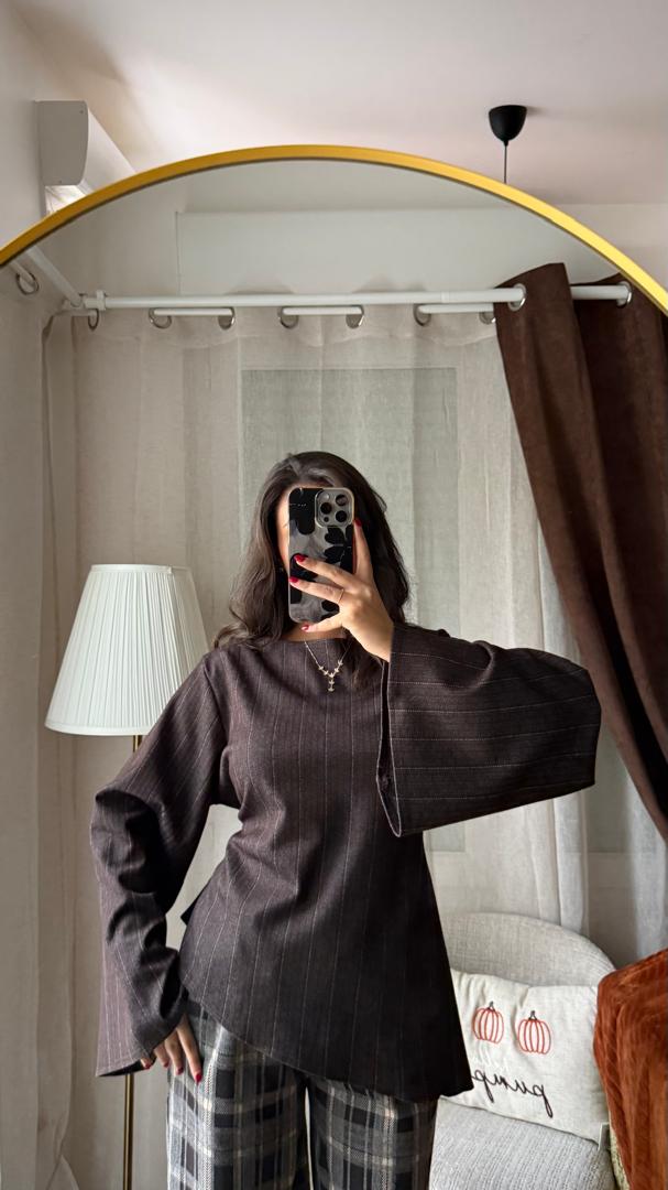 Blouse à Fines Rayures Manches Évasées – Marron