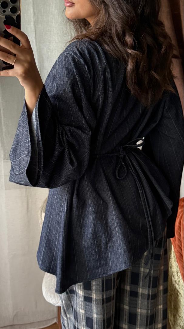 Blouse à Fines Rayures Manches Évasées – Bleu Marine