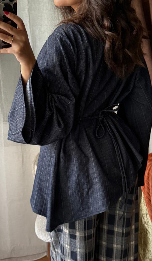 Blouse à Fines Rayures Manches Évasées – Bleu Marine