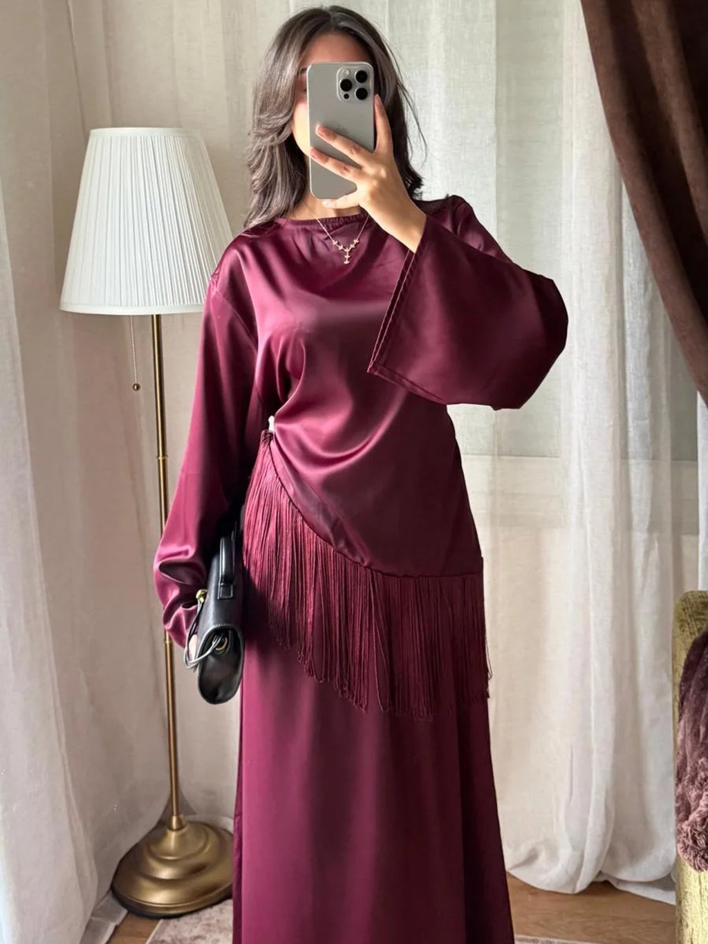 Détail des franges de la blouse bordeaux