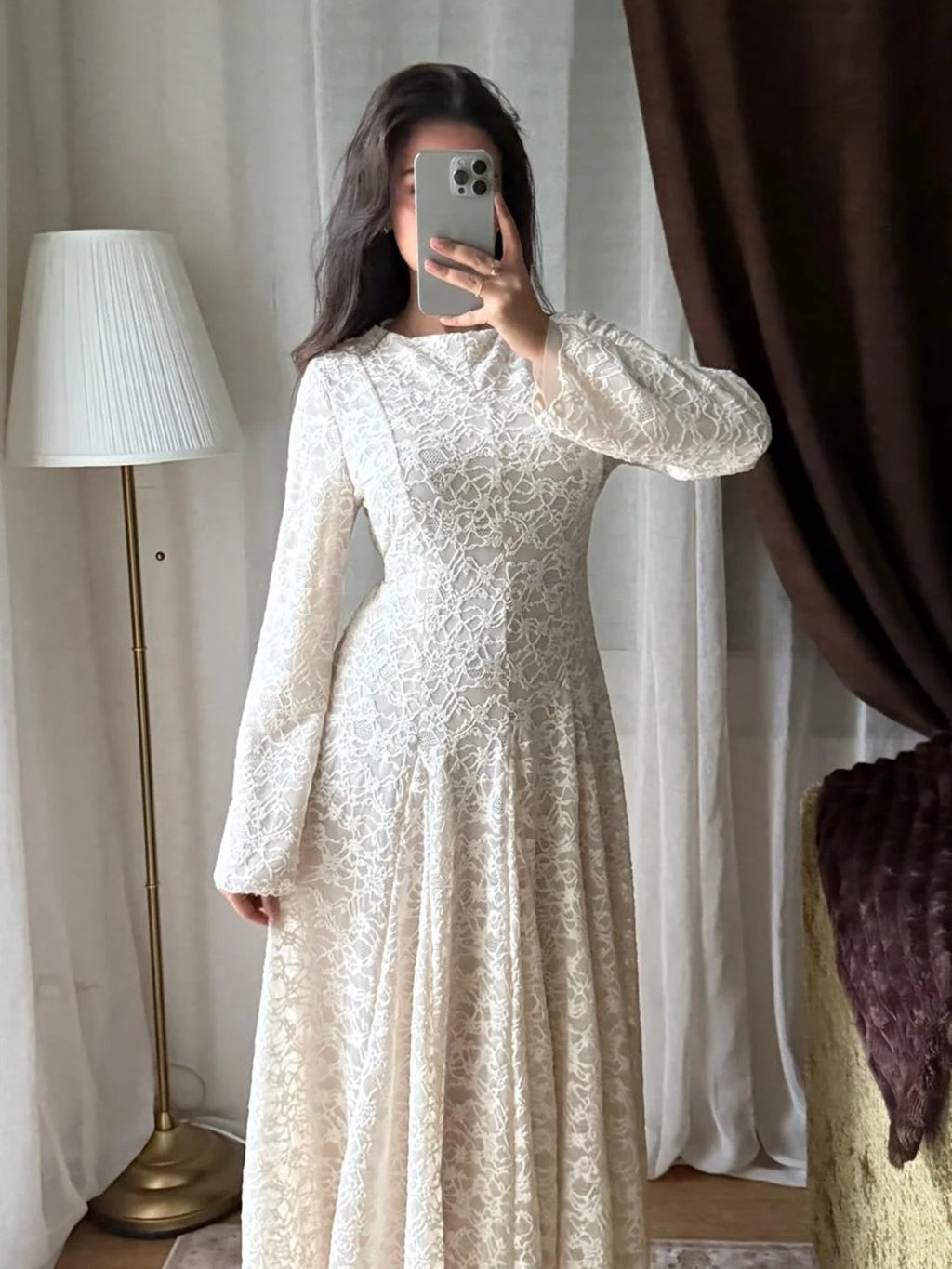 Robe blanche dentelle taille cintrée
